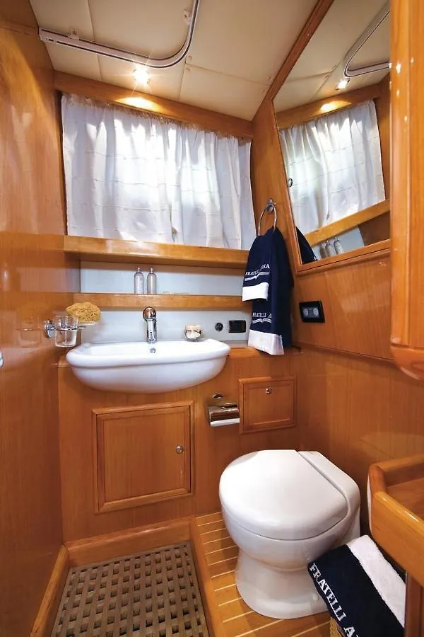 Botel Hotel Night On Board La Maddalena