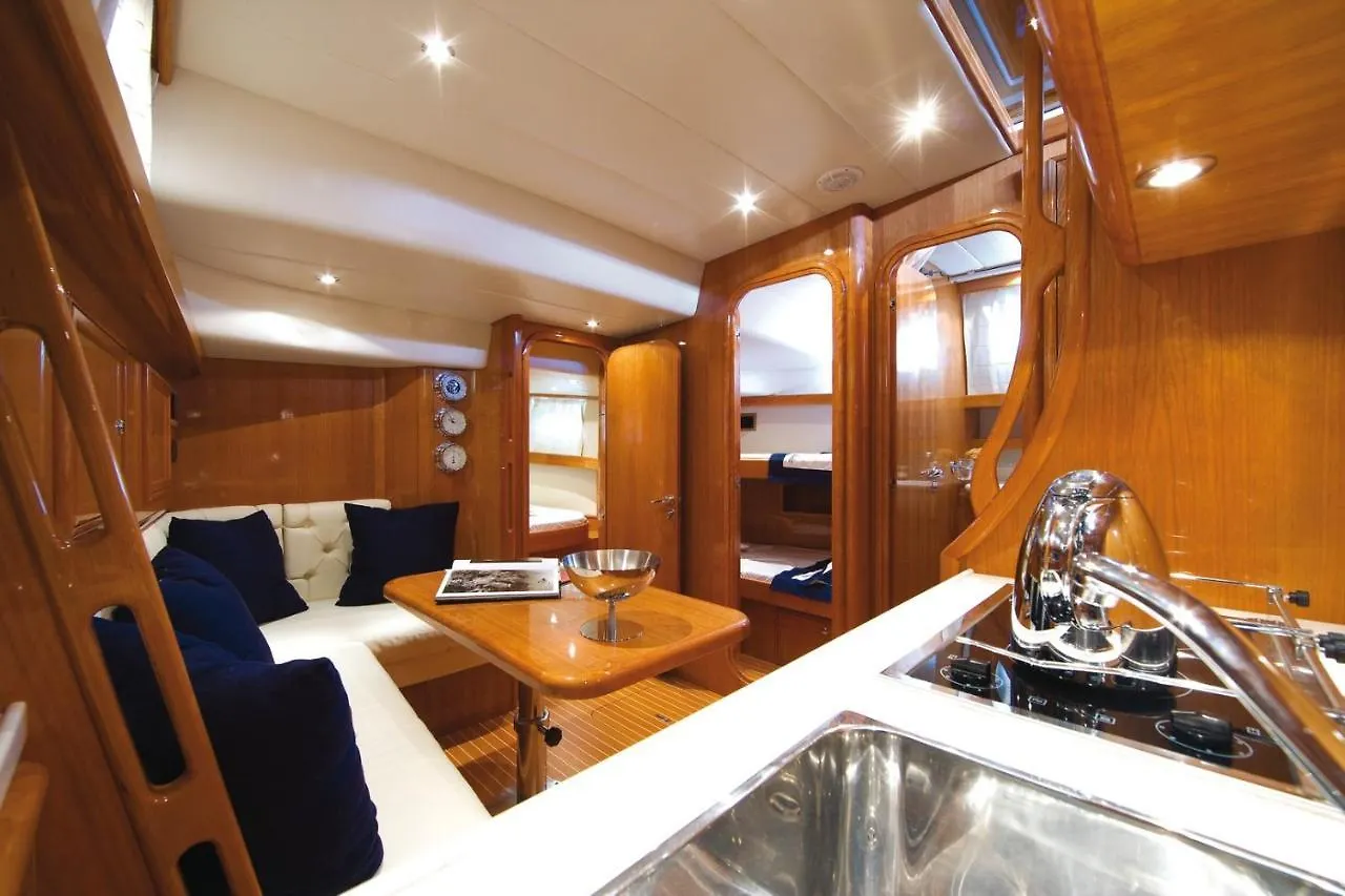 Hotel Night On Board à La Maddalena  Italie